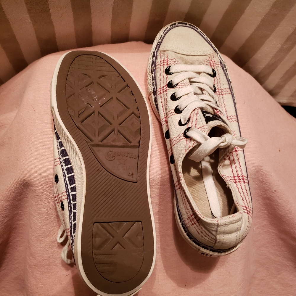 Euc Ctas Classic Low Top In Unique Pattern Red/Wh… - image 4